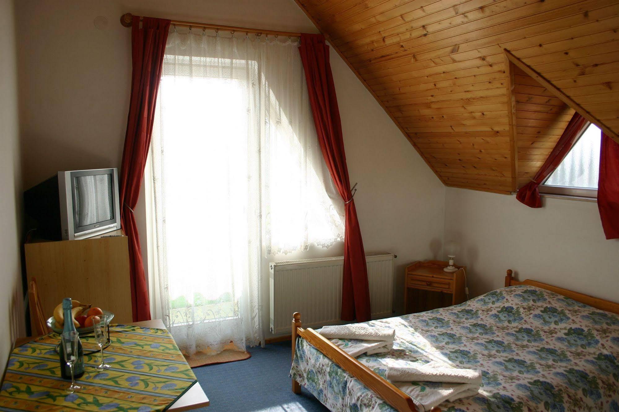 Lorelei Pension Adults Only Gyenesdiás Buitenkant foto
