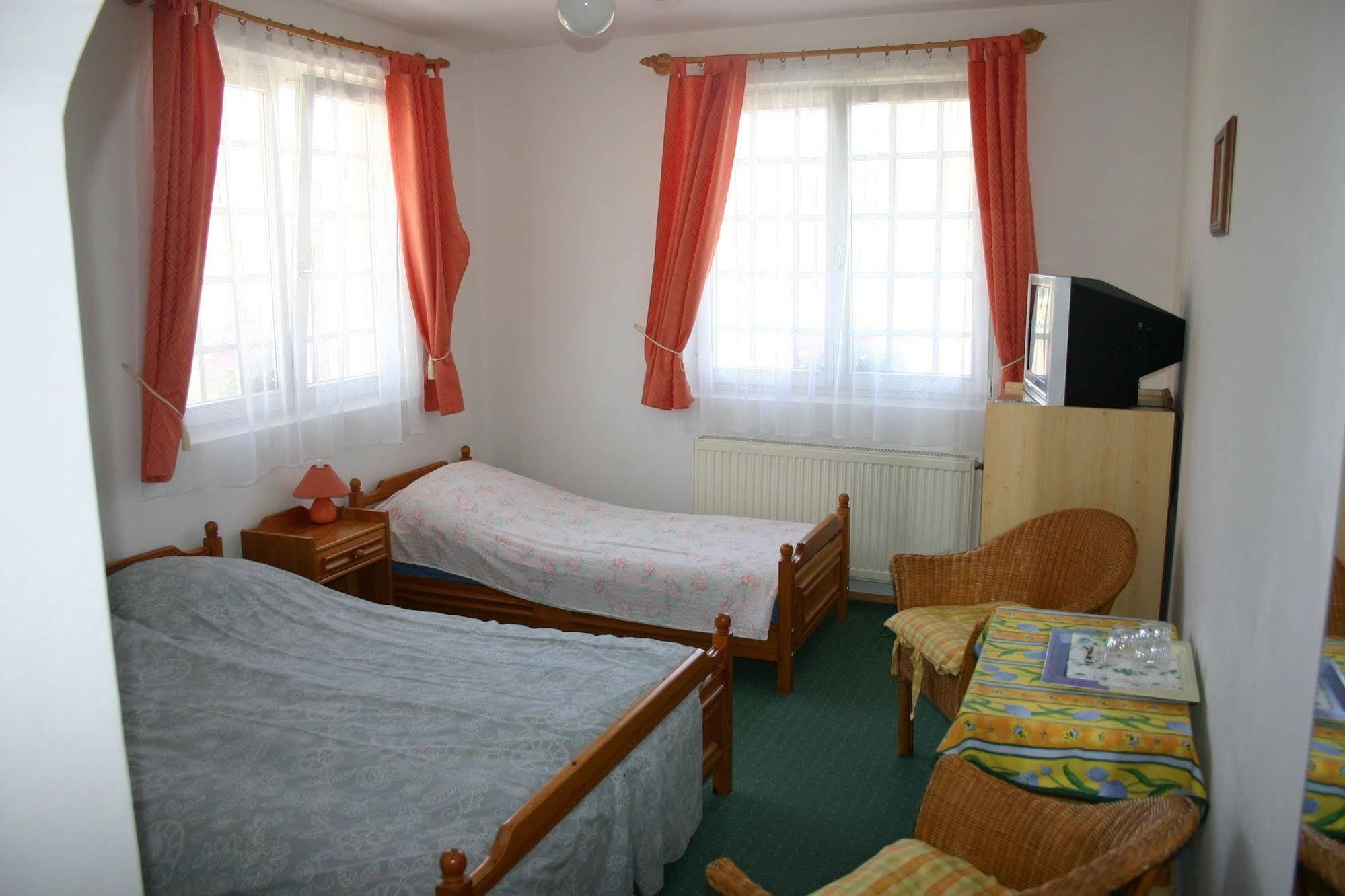 Lorelei Pension Adults Only Gyenesdiás Buitenkant foto