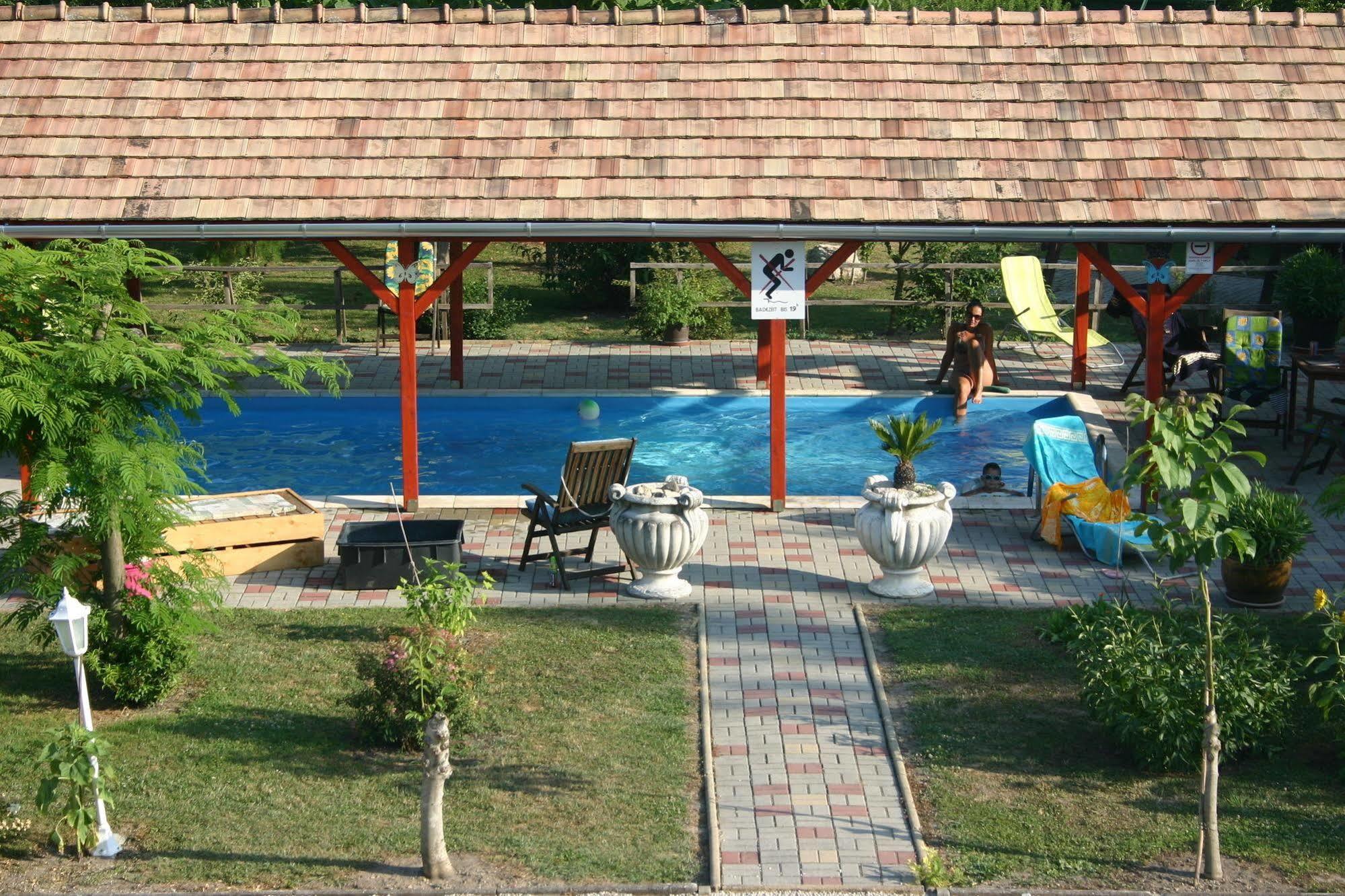 Lorelei Pension Adults Only Gyenesdiás Buitenkant foto