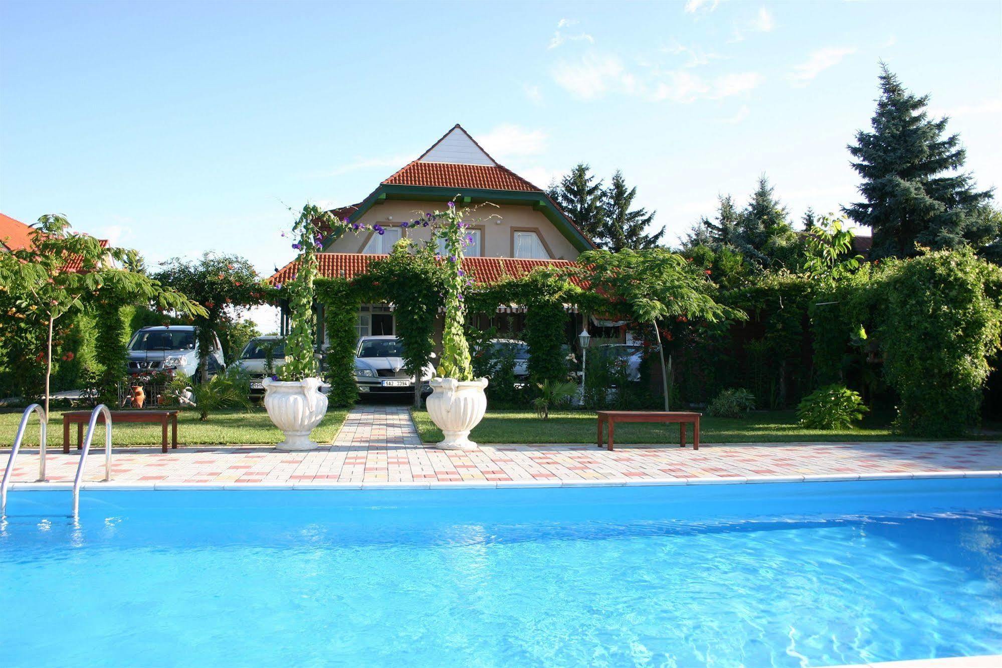 Lorelei Pension Adults Only Gyenesdiás Buitenkant foto