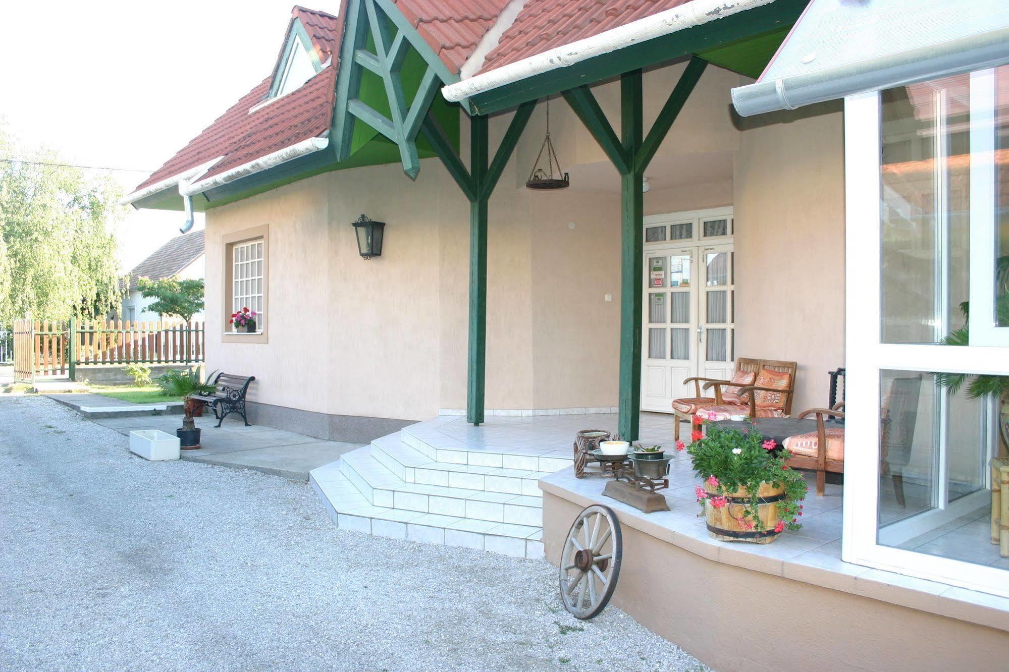 Lorelei Pension Adults Only Gyenesdiás Buitenkant foto